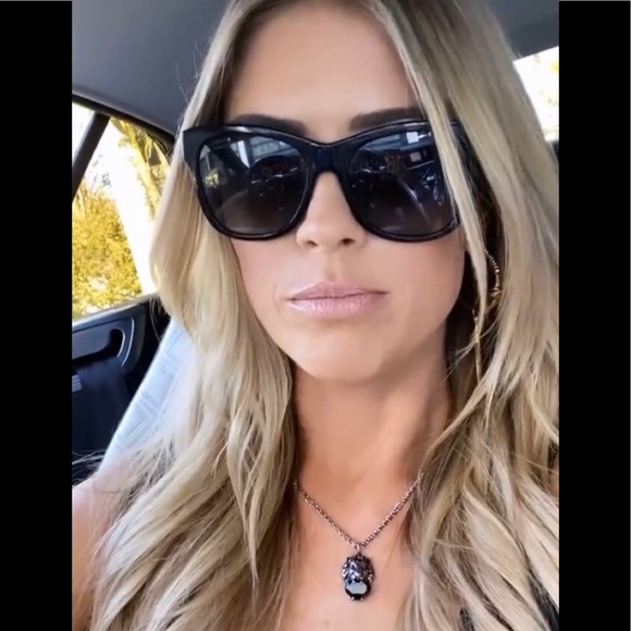 ISO Christina Anstead White Sweater - Picture 3 of 4